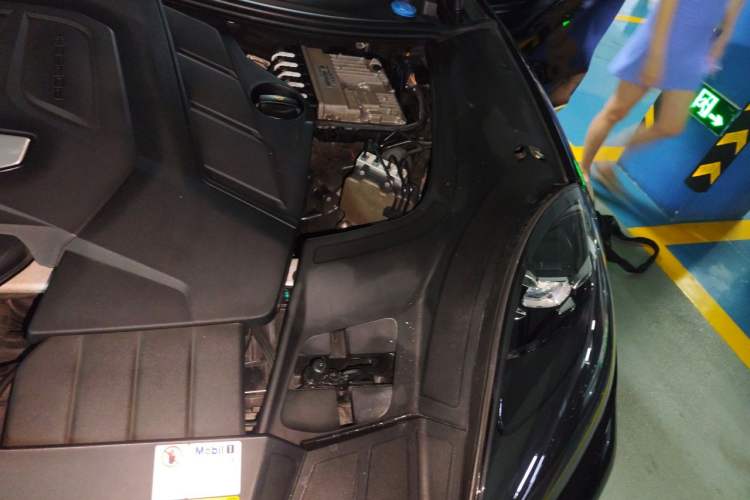 Used Porsche Cayenne 2019 Cayenne 3.0T Engine Bay Left