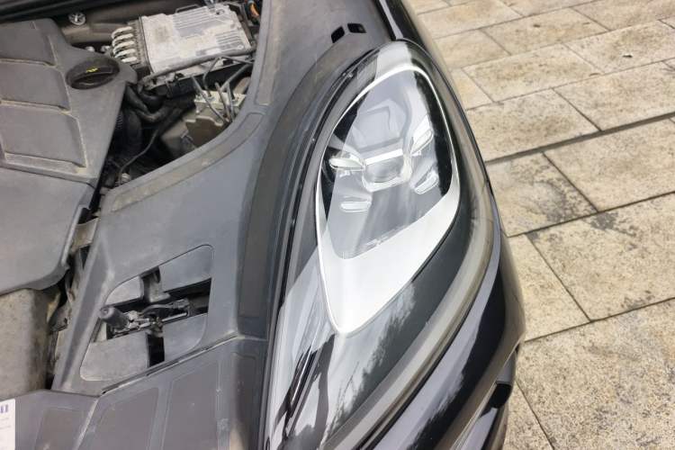 Used Porsche Cayenne 2019 Cayenne Coupé 3.0T Engine Bay Left