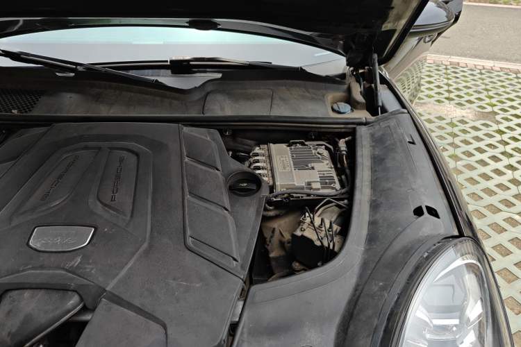 Used Porsche Cayenne 2019 Cayenne 3.0T Engine Bay Left