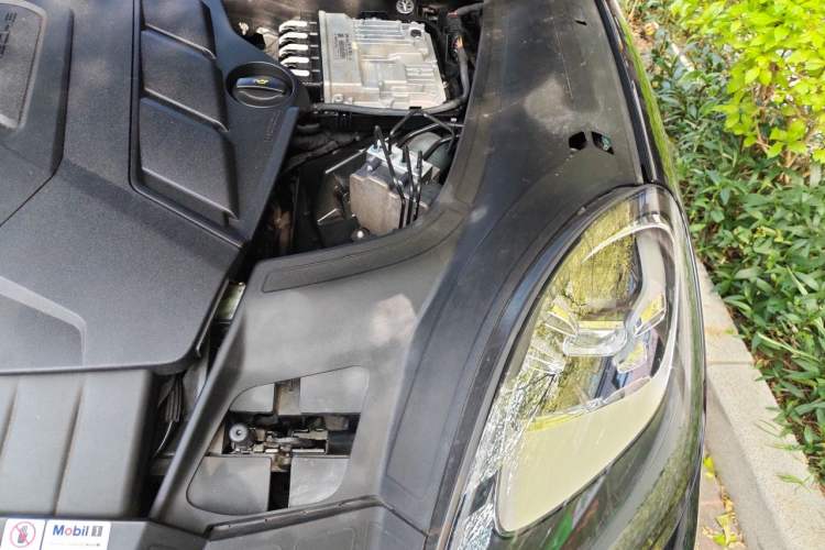 Used Porsche Cayenne 2019 Cayenne 3.0T Engine Bay Left