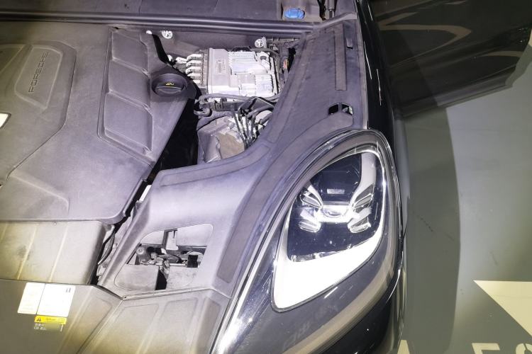 Used Porsche Cayenne 2019 Cayenne 3.0T Engine Bay Left