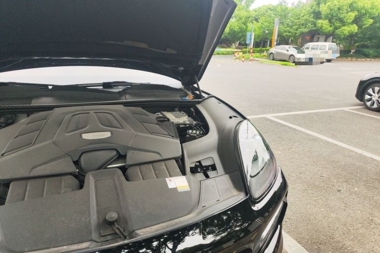 Used Porsche Cayenne 2019 Cayenne Coupé 3.0T Engine Bay Left