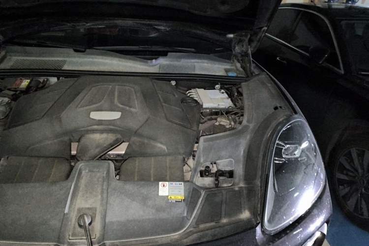 Used Porsche Cayenne 2019 Cayenne 3.0T Engine Bay Left