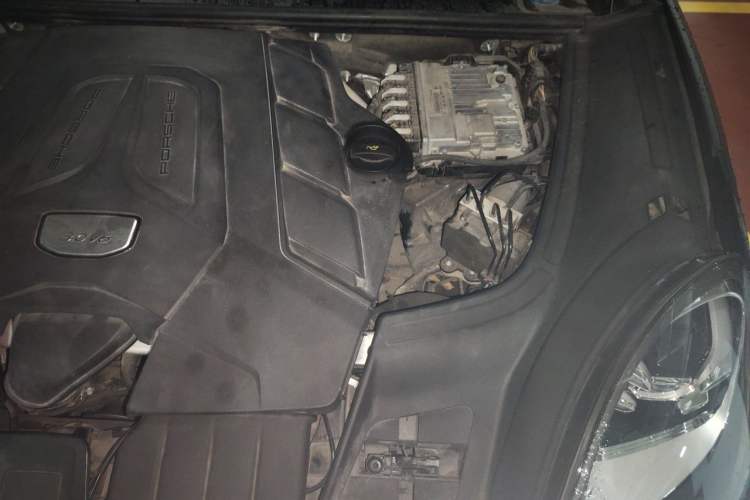 Used Porsche Cayenne 2019 Cayenne 3.0T Engine Bay Left