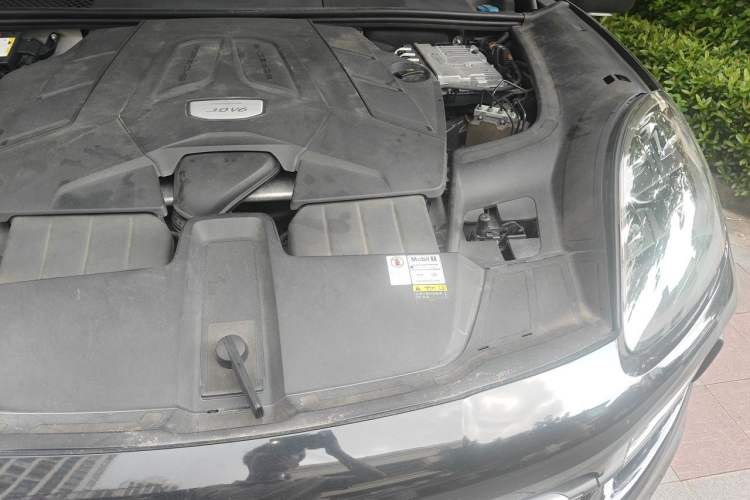 Used Porsche Cayenne 2019 Cayenne 3.0T Engine Bay Left