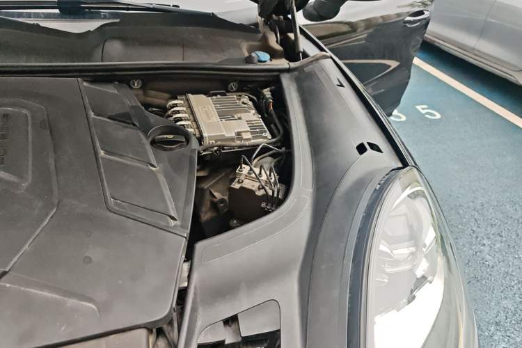Used Porsche Cayenne 2019 Cayenne 3.0T Engine Bay Left