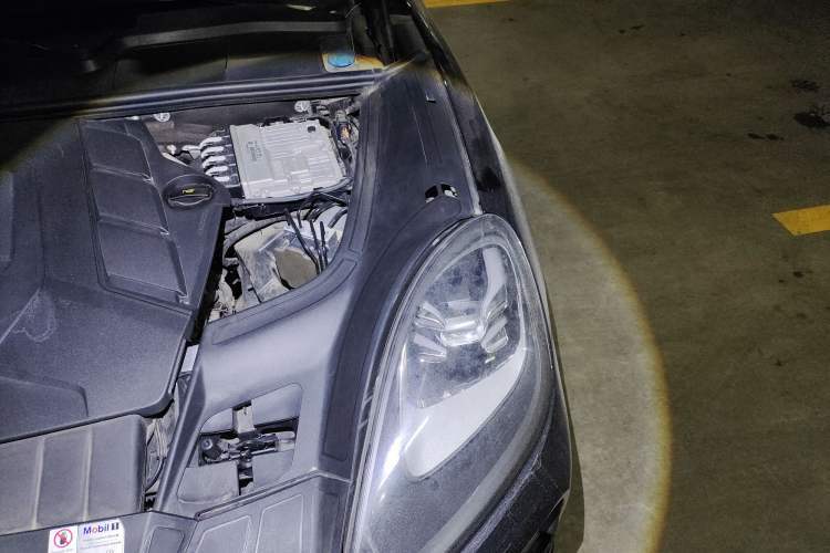 Used Porsche Cayenne 2019 Cayenne 3.0T Engine Bay Left