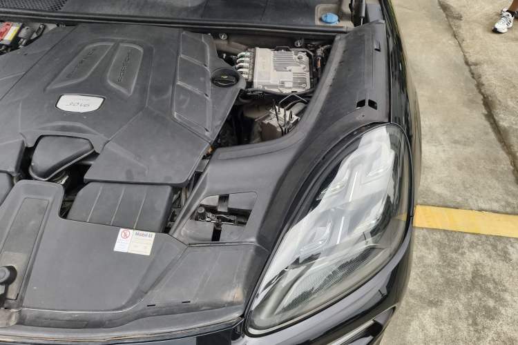 Used Porsche Cayenne 2019 Cayenne 3.0T Engine Bay Left