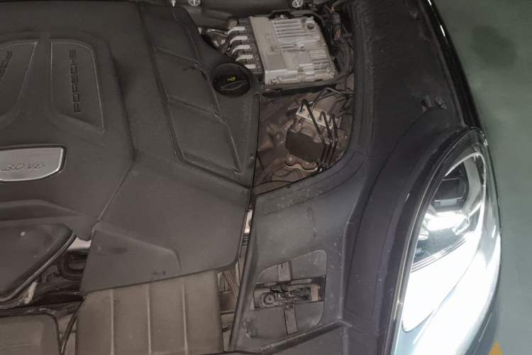 Used Porsche Cayenne 2019 Cayenne 3.0T Engine Bay Left