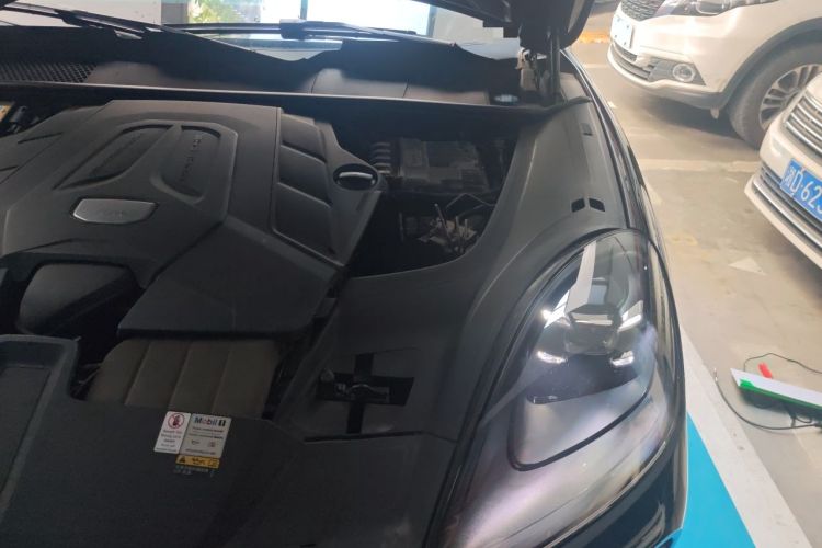 Used Porsche Cayenne 2019 Cayenne 3.0T Engine Bay Left