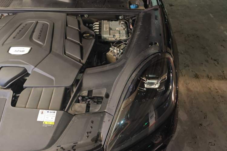 Used Porsche Cayenne 2019 Cayenne 3.0T Engine Bay Left