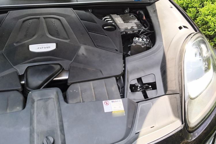 Used Porsche Cayenne 2019 Cayenne 3.0T Engine Bay Left