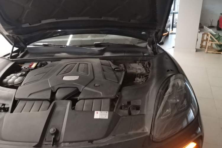 Used Porsche Cayenne 2019 Cayenne 3.0T Engine Bay Left