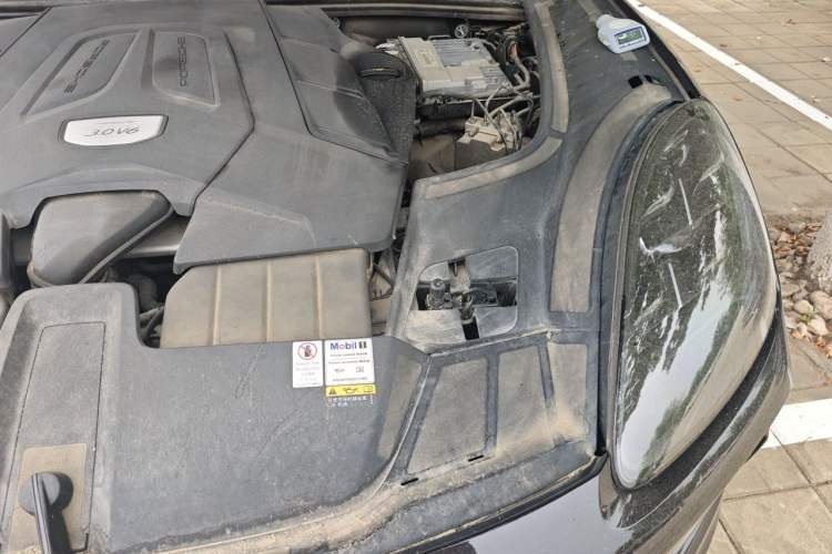 Used Porsche Cayenne 2019 Cayenne 3.0T Engine Bay Left