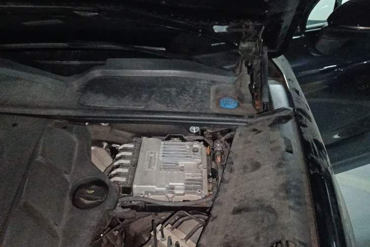 Used Porsche Cayenne 2019 Cayenne Coupé 3.0T Engine Bay Left