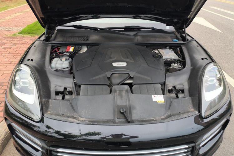Used Porsche Cayenne 2019 Cayenne 3.0T Engine Bay