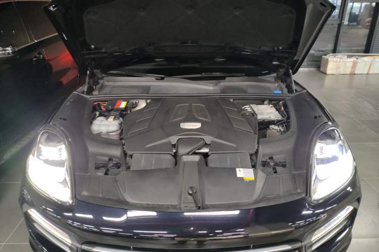 Used Porsche Cayenne 2019 Cayenne 3.0T Engine Bay
