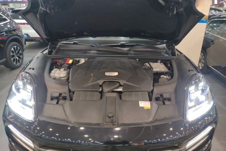 Used Porsche Cayenne 2019 Cayenne 3.0T Engine Bay