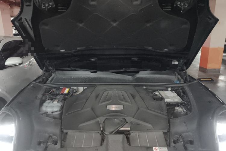 Used Porsche Cayenne 2019 Cayenne 3.0T Engine Bay