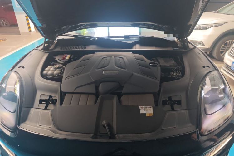 Used Porsche Cayenne 2019 Cayenne 3.0T Engine Bay