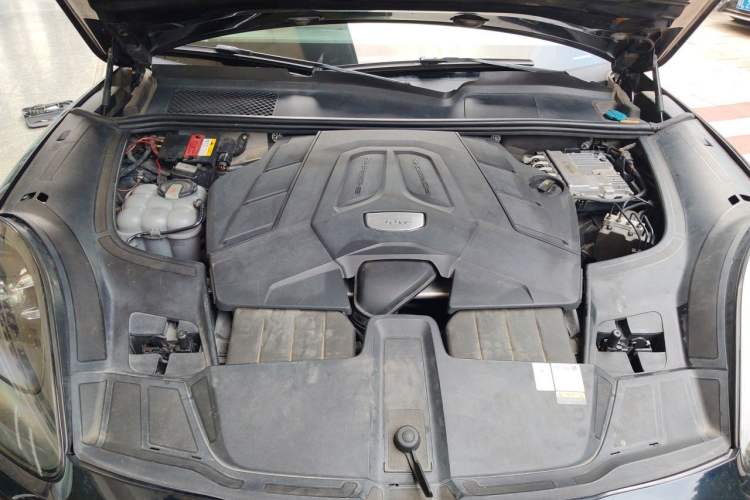 Used Porsche Cayenne 2019 Cayenne 3.0T Engine Bay