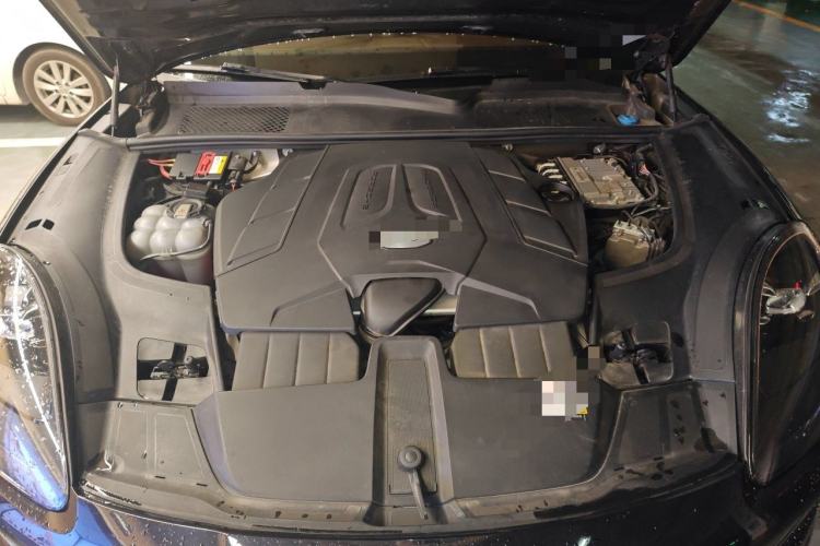 Used Porsche Cayenne 2019 Cayenne 3.0T Engine Bay