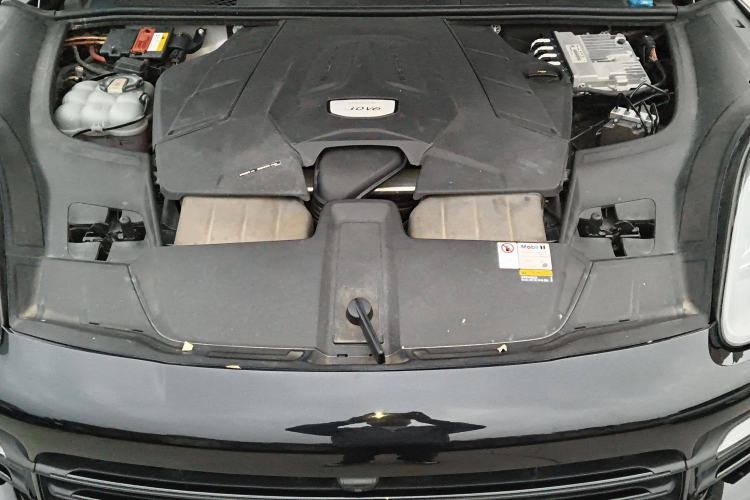 Used Porsche Cayenne 2019 Cayenne Coupé 3.0T Engine Bay
