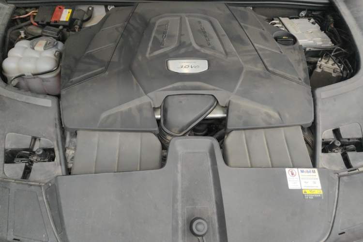 Used Porsche Cayenne 2019 Cayenne Coupé 3.0T Engine Bay