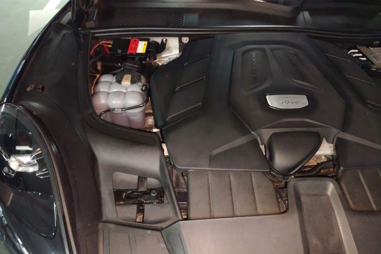 Used Porsche Cayenne 2019 Cayenne 3.0T Engine Bay Right