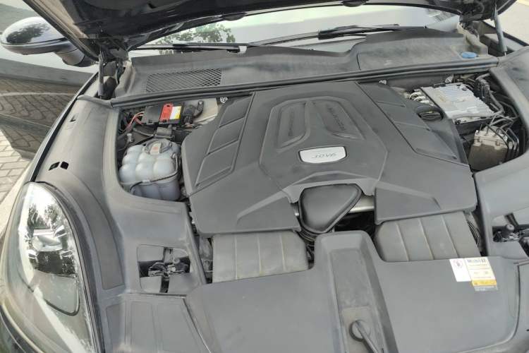 Used Porsche Cayenne 2019 Cayenne 3.0T Engine Bay Right