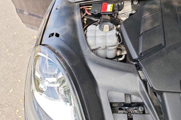 Used Porsche Cayenne 2019 Cayenne 3.0T Engine Bay Right