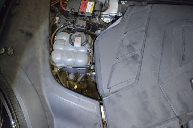 Used Porsche Cayenne 2019 Cayenne 3.0T Engine Bay Right