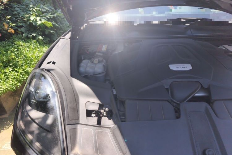 Used Porsche Cayenne 2019 Cayenne 3.0T Engine Bay Right