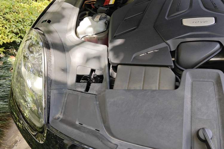 Used Porsche Cayenne 2019 Cayenne 3.0T Engine Bay Right