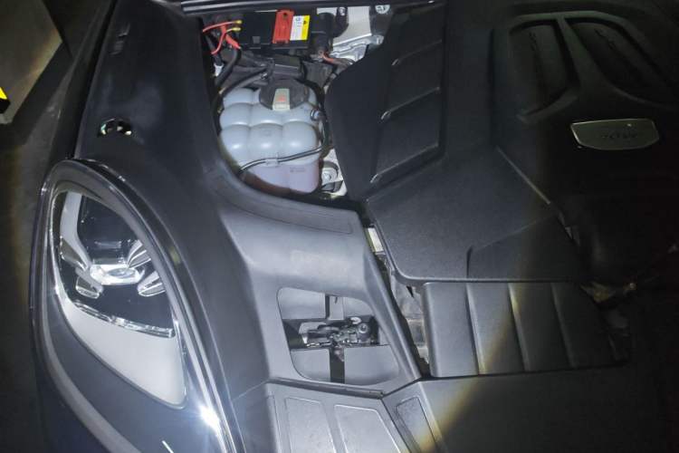 Used Porsche Cayenne 2019 Cayenne 3.0T Engine Bay Right