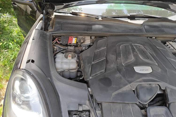 Used Porsche Cayenne  Engine Bay Right