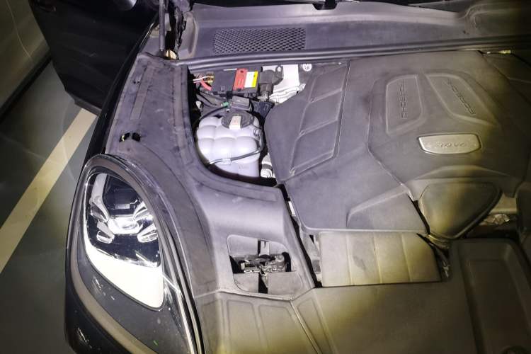 Used Porsche Cayenne 2019 Cayenne 3.0T Engine Bay Right