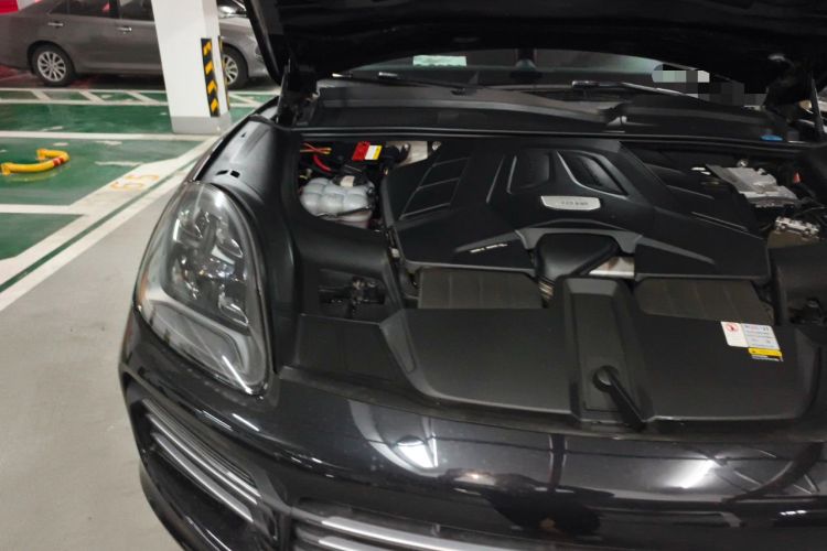 Used Porsche Cayenne 2019 Cayenne 3.0T Engine Bay Right
