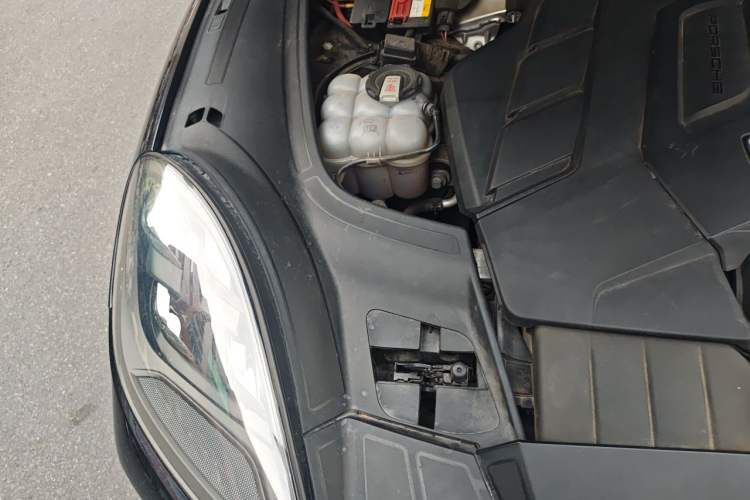 Used Porsche Cayenne 2019 Cayenne 3.0T Engine Bay Right