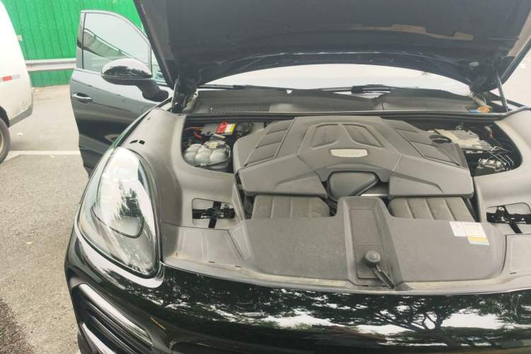 Used Porsche Cayenne 2019 Cayenne Coupé 3.0T Engine Bay Right