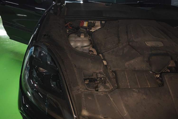 Used Porsche Cayenne 2019 Cayenne 3.0T Engine Bay Right