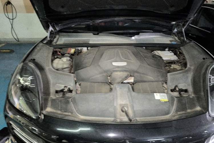 Used Porsche Cayenne 2019 Cayenne 3.0T Engine Bay Right