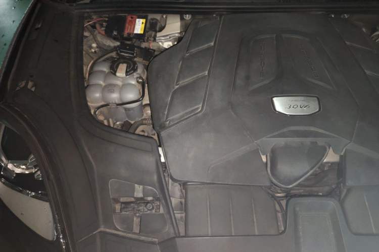 Used Porsche Cayenne 2019 Cayenne 3.0T Engine Bay Right