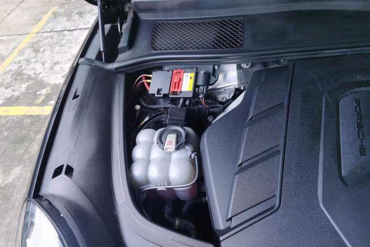 Used Porsche Cayenne 2019 Cayenne 3.0T Engine Bay Right
