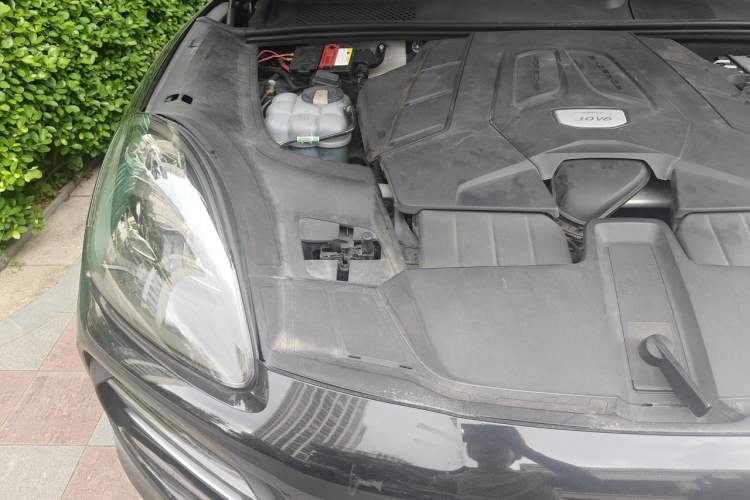 Used Porsche Cayenne 2019 Cayenne 3.0T Engine Bay Right