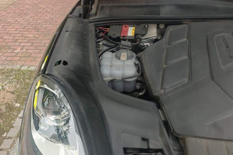 Used Porsche Cayenne 2019 Cayenne 3.0T Engine Bay Right