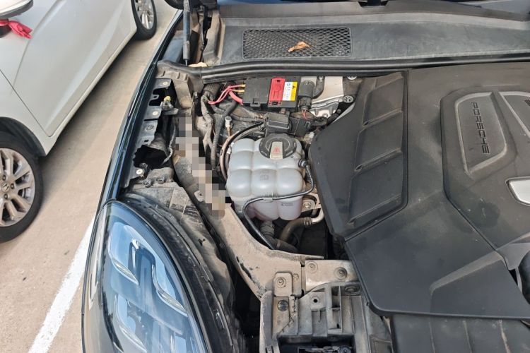 Used Porsche Cayenne 2019 Cayenne 3.0T Engine Bay Right