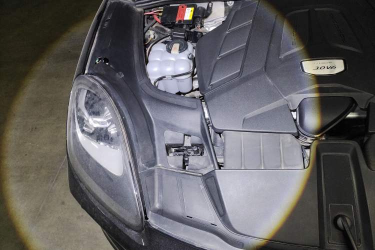 Used Porsche Cayenne 2019 Cayenne 3.0T Engine Bay Right