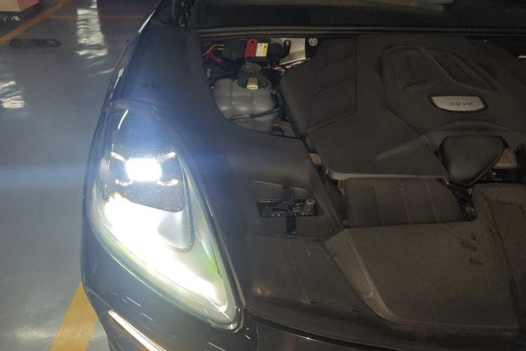 Used Porsche Cayenne 2019 Cayenne 3.0T Engine Bay Right