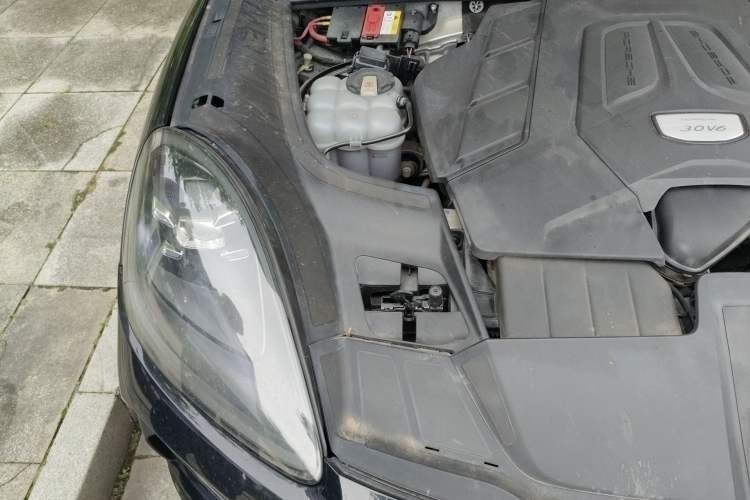 Used Porsche Cayenne 2019 Cayenne 3.0T Engine Bay Right